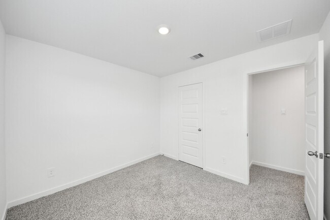 Building Photo - 10326 Penryn Frst Trl