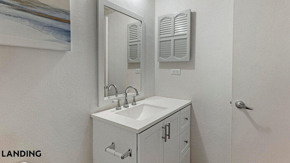 Building Photo - 1071 Clayton Ln