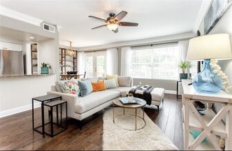 Building Photo - 6980 Roswell Rd