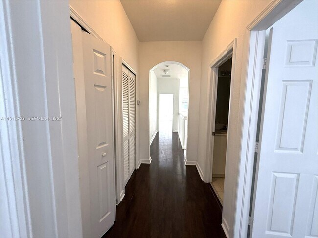 Building Photo - 10802 NW 84th Ln