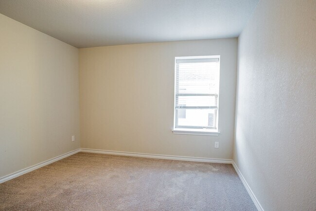 Building Photo - 1348 Eagle Ray St