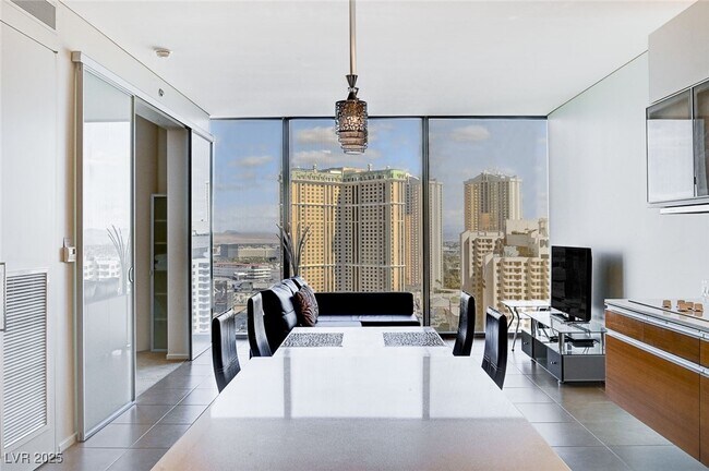 Building Photo - 3722 S Las Vegas Blvd