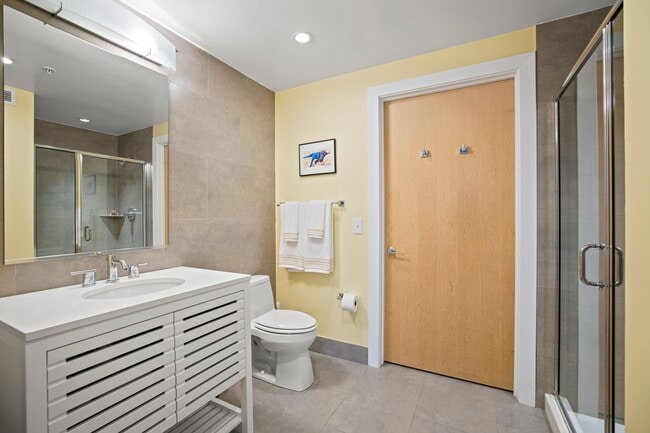 Building Photo - Logan Circle Condo