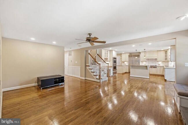 Building Photo - 9904 Hall Rd