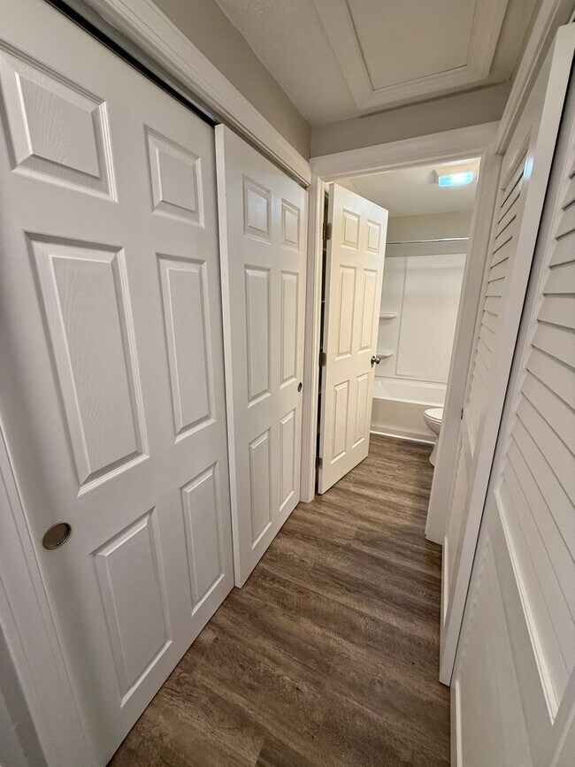 Building Photo - 301 Lesher Dr