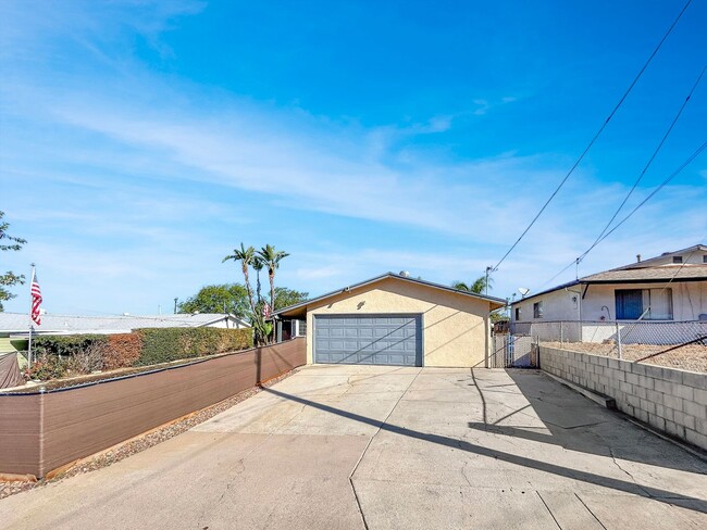 Building Photo - Beautiful 4BD/2BA W/ 2-Car Garage, AC, and...