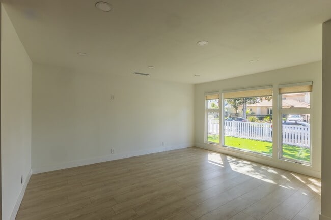 Building Photo - 17601 Hamlin St