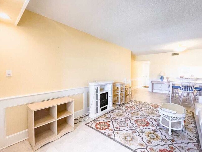 Building Photo - 10350 Imperial Point Dr W