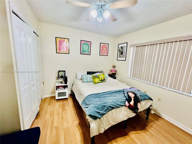 Building Photo - 1021 Mockingbird Ln