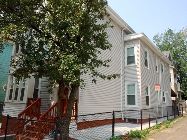 Building Photo - 81 Mt Vernon St