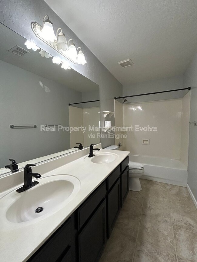 Building Photo - 774 E Maria Ln