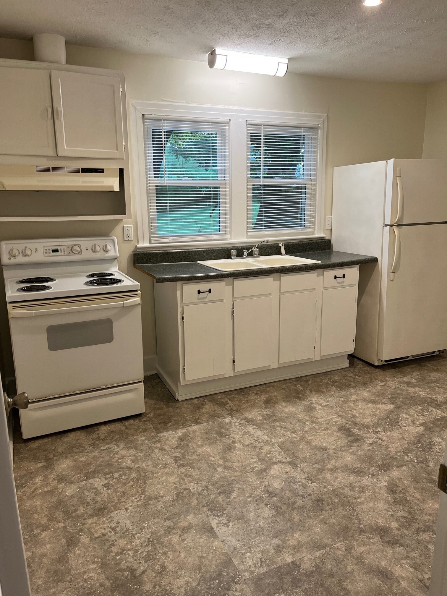 Kitchen - 255 Clover Ave