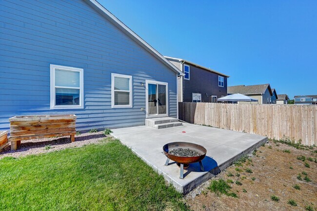 Building Photo - $2,295.95,  3 Bed, 2 Bath Home In Co Springs with Fenced in Yard!