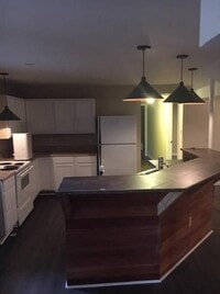 Building Photo - 1026 S Bear Creek Rd