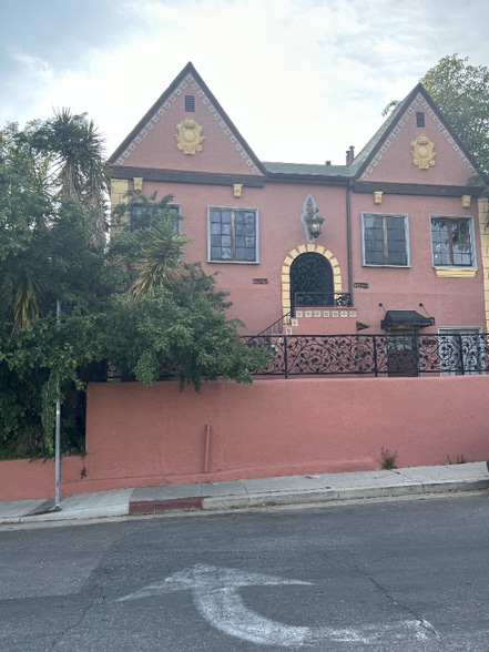 Building Photo - 3360 Descanso Dr