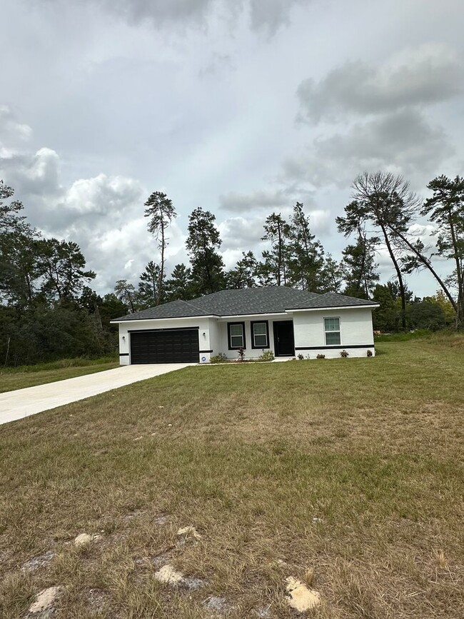 Building Photo - For Rent: Spacious 4-Bedroom Home with Mod...