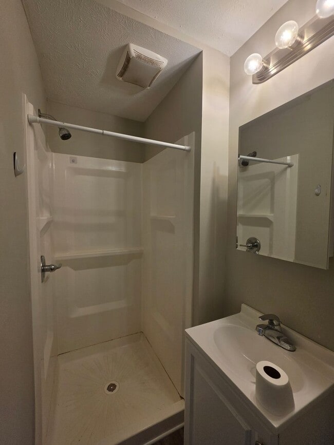 Building Photo - 454 Kling St