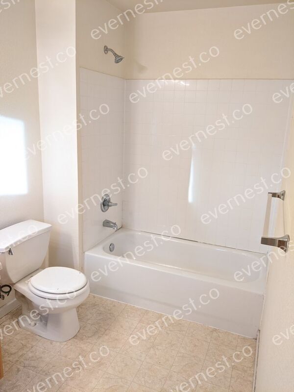 Building Photo - 5440 N Bryant St