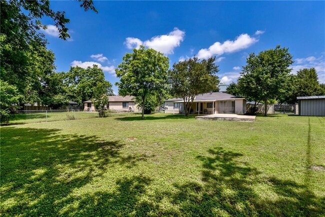 Building Photo - 1105 Green Meadow Dr