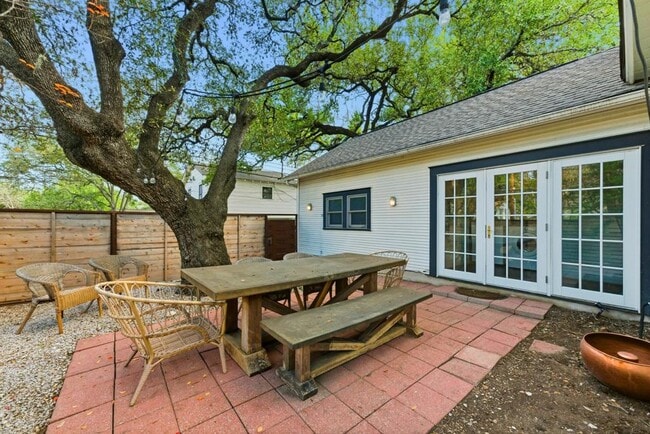 Building Photo - 1601 Alta Vista Ave