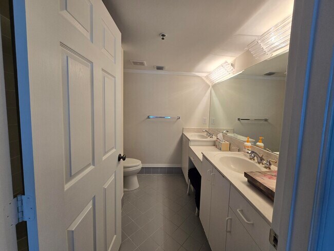 Building Photo - 12547 Imperial Isle Dr