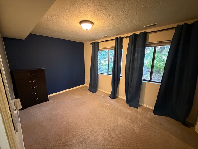 Building Photo - Beautiful Bountiful Home Near Temple & Mueller Park – Prime Location