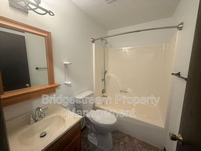 Building Photo - 68 Candlewood Ct