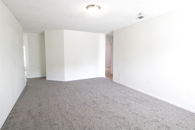 Building Photo - 2729 Christian Dr