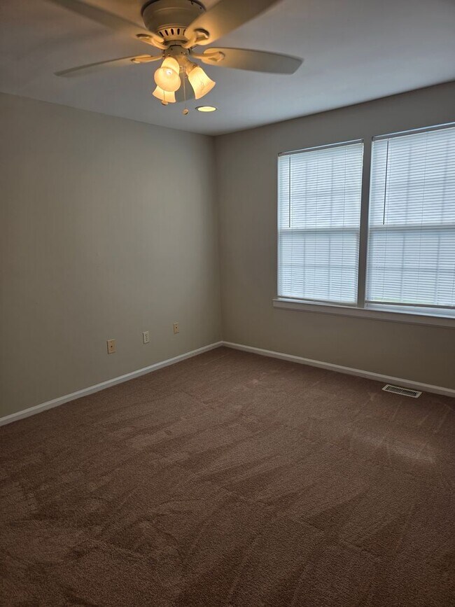 Building Photo - Twin Home in Saddlebrook