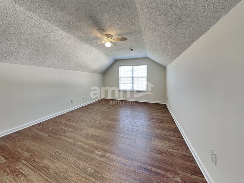 Building Photo - 4389 Creekview Ct