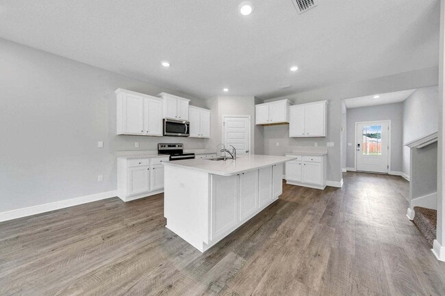 Building Photo - 44 Oak Trees Ln W