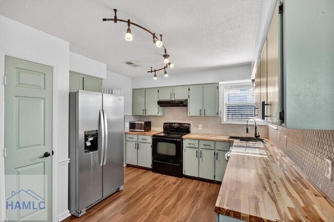 Building Photo - 606 Windhaven Dr