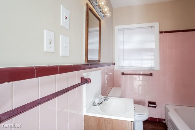 Building Photo - 3 br, 2 bath House - 1747 CASCADE Terrace