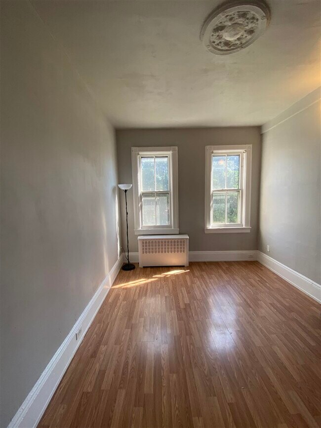 Building Photo - 404 67th St
