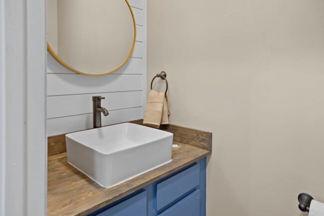 Building Photo - 102 David Dr