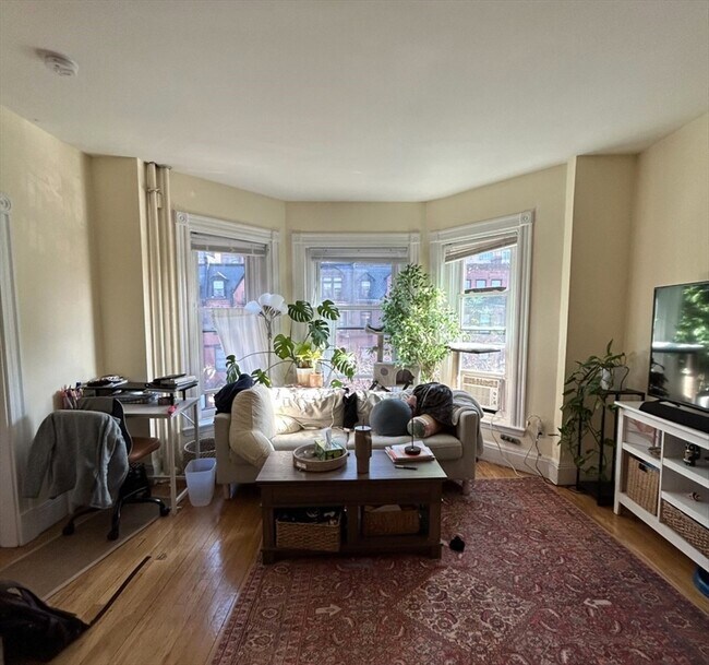 Building Photo - 225 Newbury St