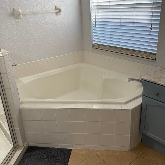 Building Photo - 2914 River Birch Dr