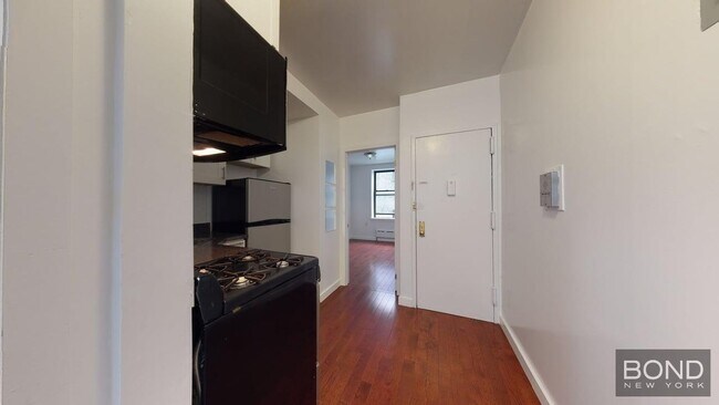 Building Photo - 787 9th Ave
