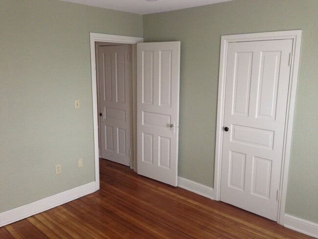 Building Photo - Duluth, MN - 4 bed - 2 bath