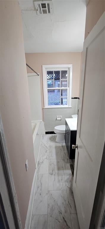 Building Photo - 3774 Maclamar Rd