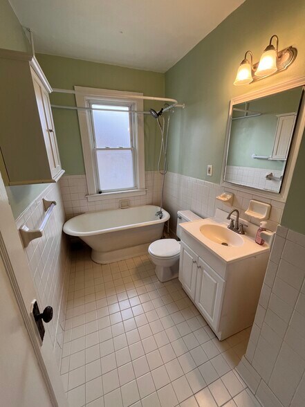 Building Photo - 1333 Beaconsfield Ave