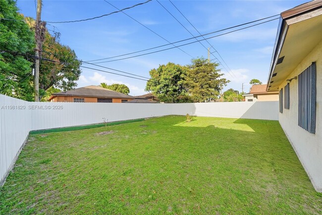 Building Photo - 2875 NW 9th Ct