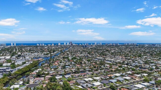 Building Photo - 220 SE 2nd Ave