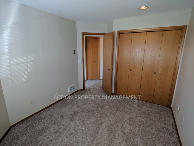 Building Photo - 3 bed 2 bath in Sherwood Village