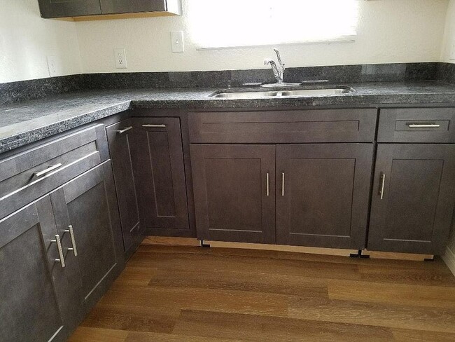 Building Photo - Lawndale Duplex 2 Bedroom 1 bath house