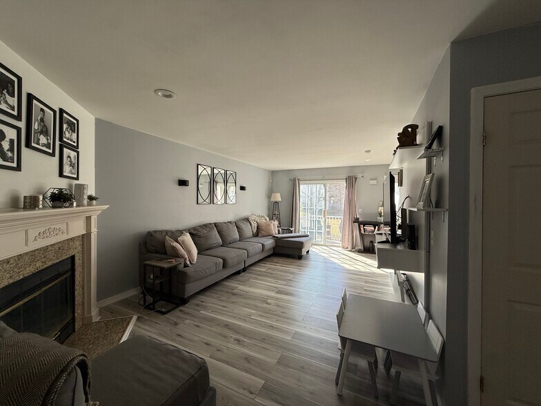 Building Photo - 334 Bowler Ct