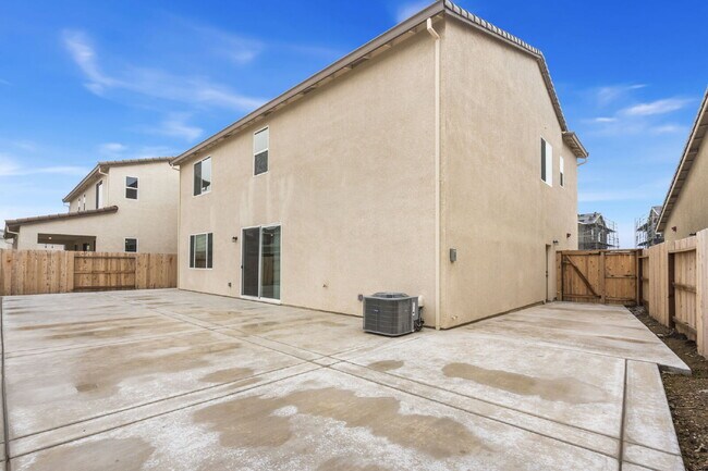 Building Photo - BRAND NEW BUILD 3000SQFT HOUSE FOR RENT