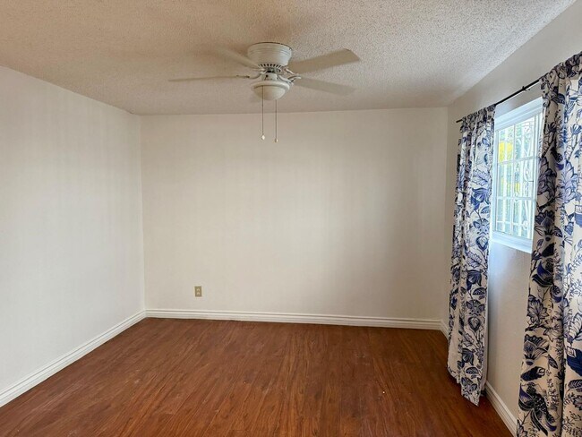 Building Photo - 16615 S Denver Ave