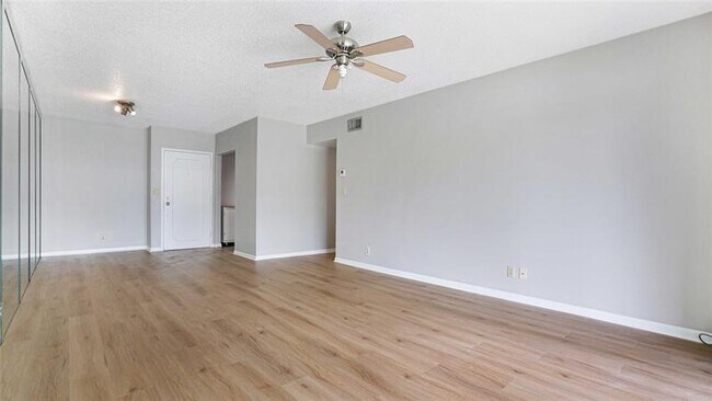 Building Photo - 3111 Oakland Shores Dr