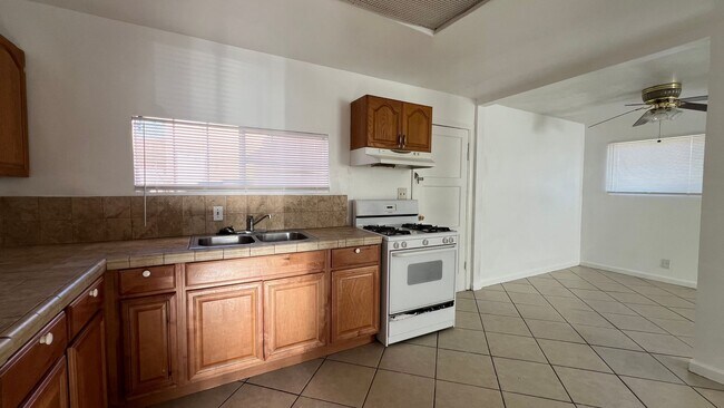 Building Photo - P008